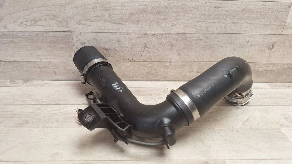 Vahejahuti voolik (-ud)/ toru (-d) – Toyota Auris 150 (2006-2012)