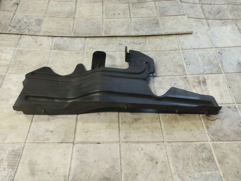 Intercooler air guide/duct channel 532850F040