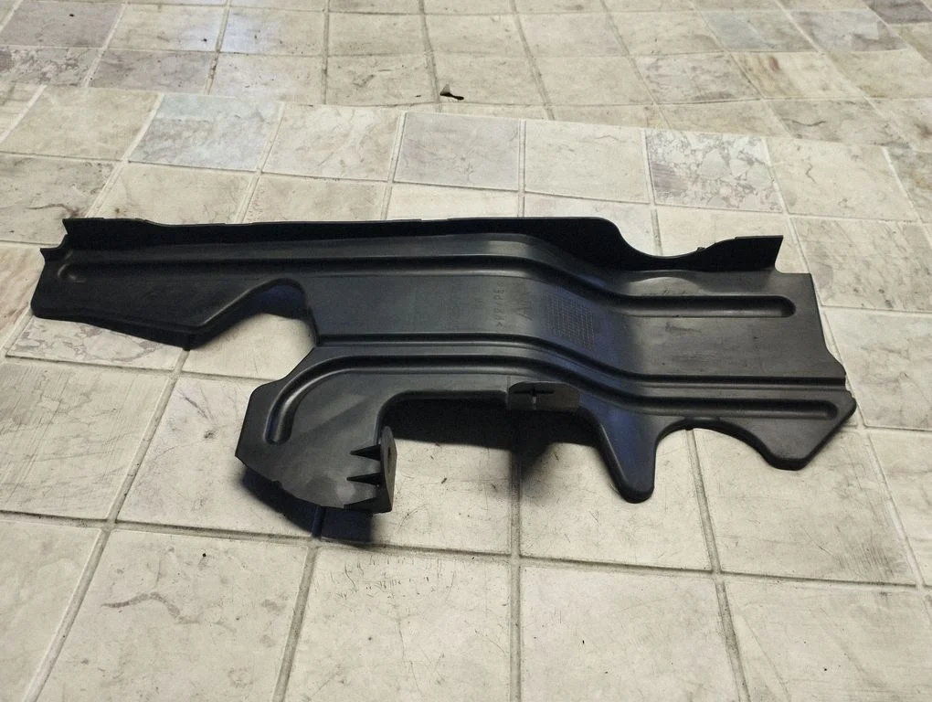 Intercooler air guide/duct channel 532850F040