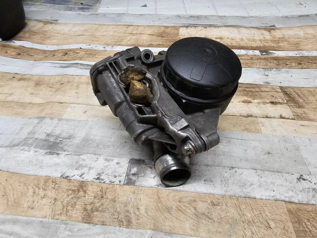 Engine oil radiator 757303205