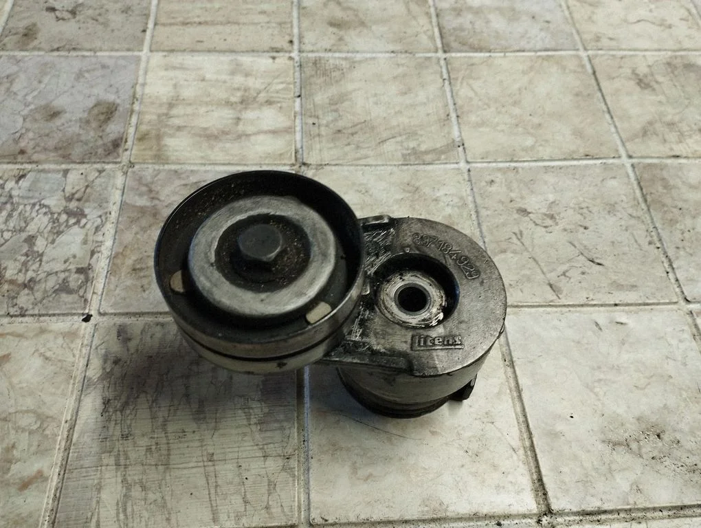 Generator/alternator belt tensioner 897184929