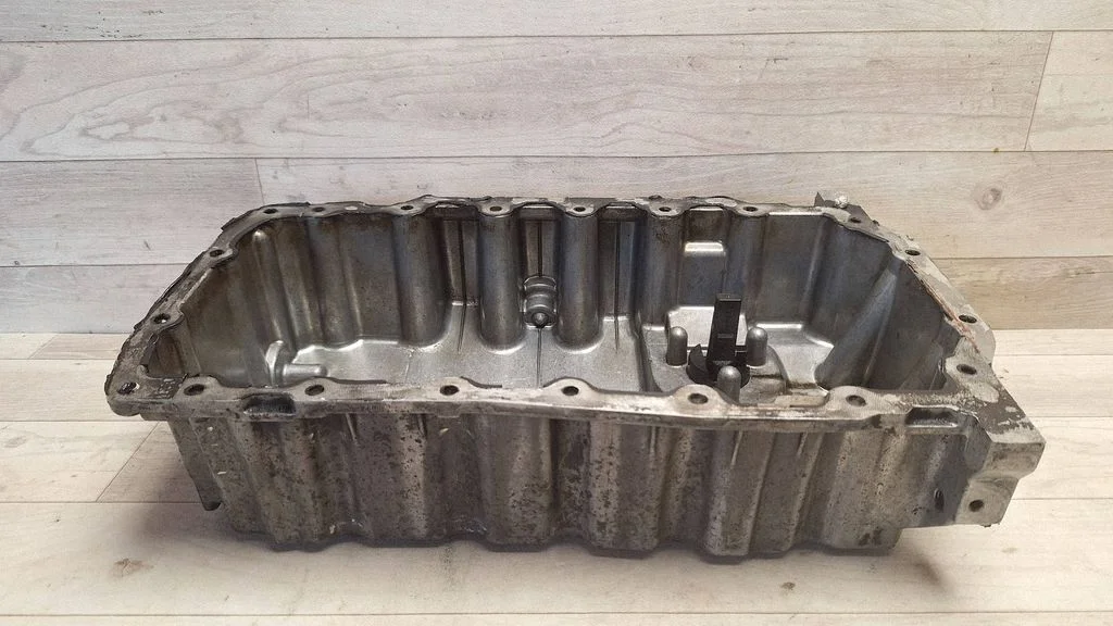 Oil sump – Volkswagen Passat B5.5 (2001-2005)