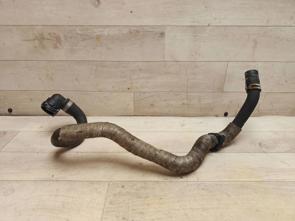 Coolant pipe/hose