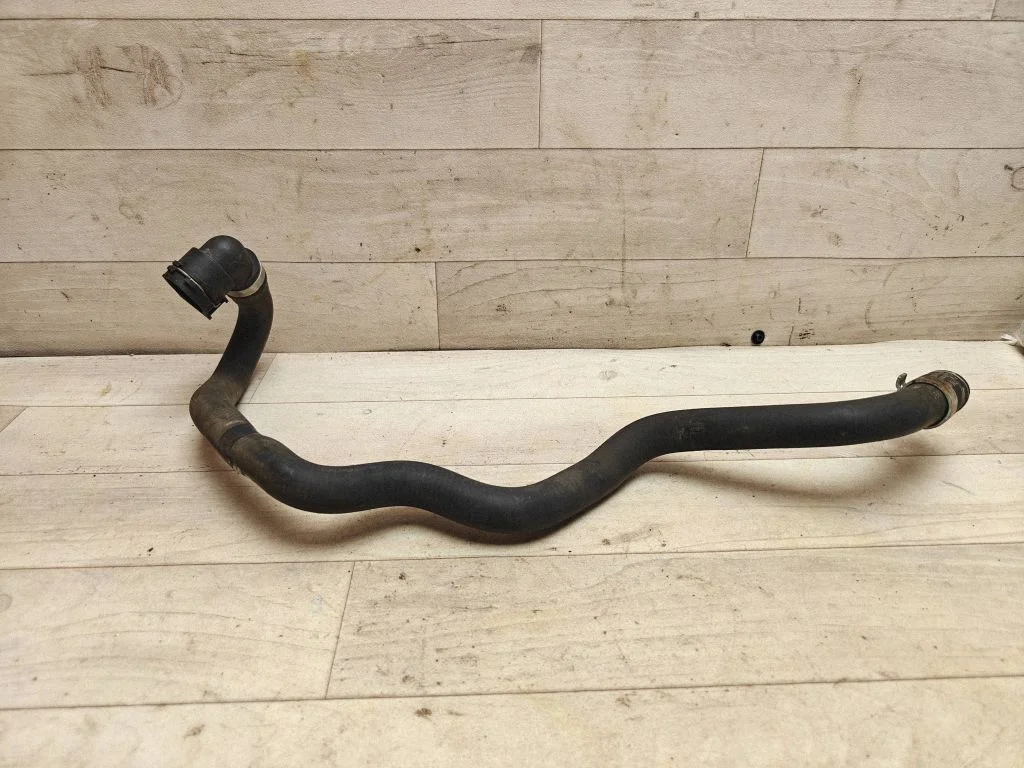 Coolant pipe/hose