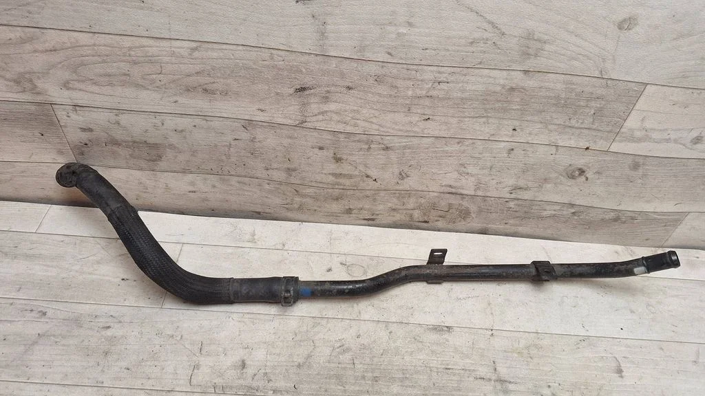 Coolant pipe/hose