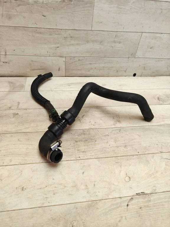Coolant pipe/hose