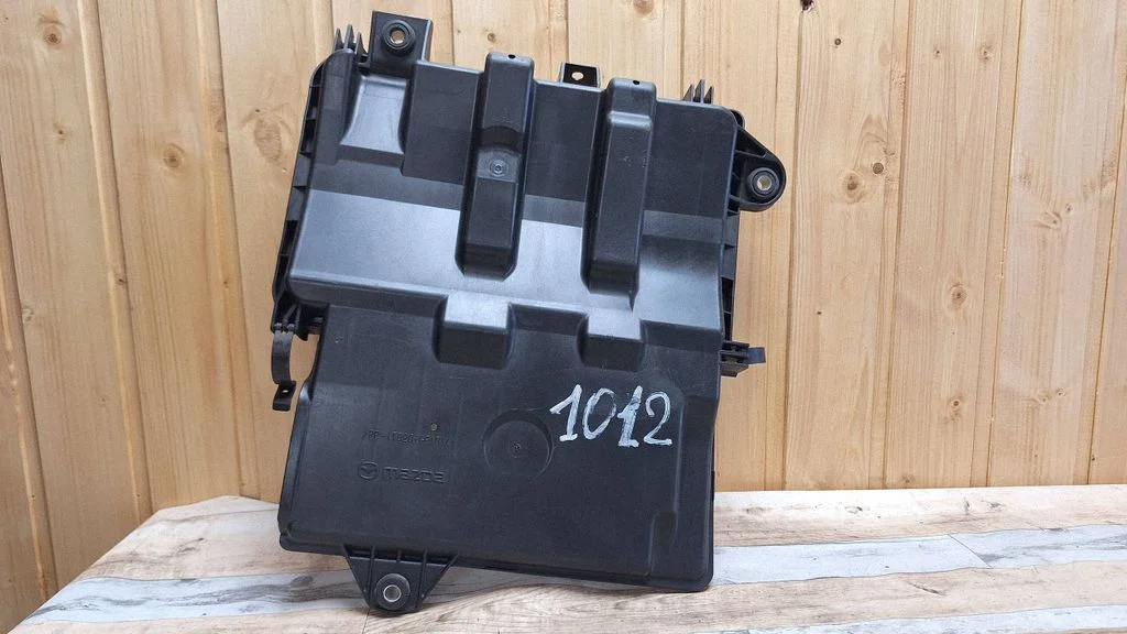 Air filter box cover – Mazda 2 (2007-2014)
