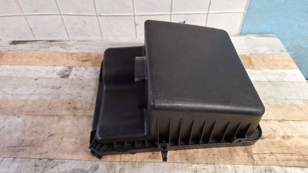 Air filter box cover – KIA Sorento (2002-2009)
