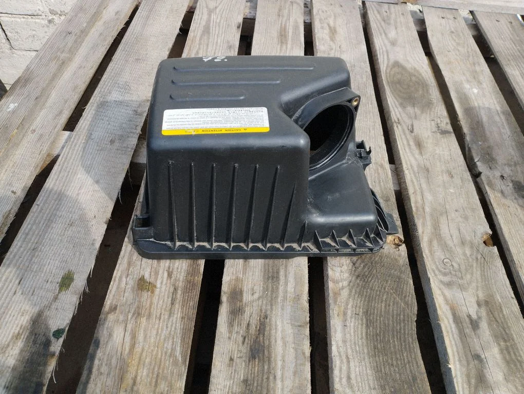 Air filter box cover – Hyundai Santa Fe (2006-2012)