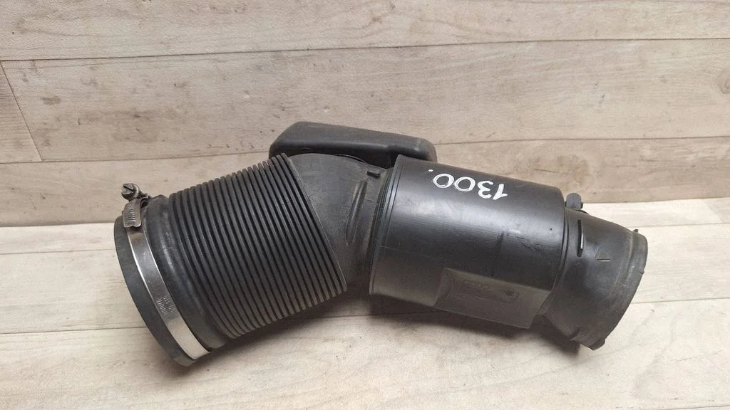 Air intake duct part 06E129629P