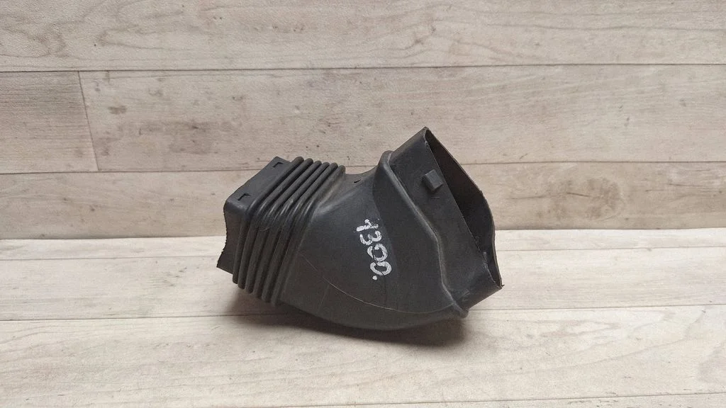 Air intake duct part 4F0129739B