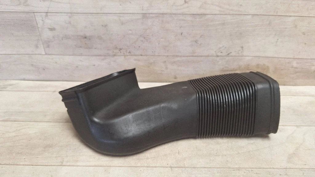 Air intake duct part 8D0129617E
