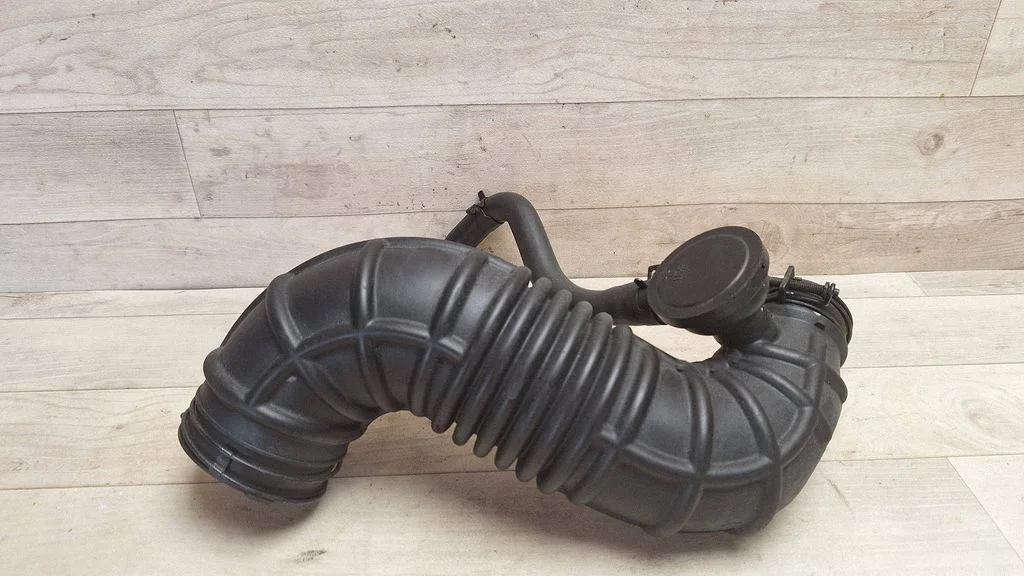 Air intake hose/pipe – KIA Ceed (2006-2012)