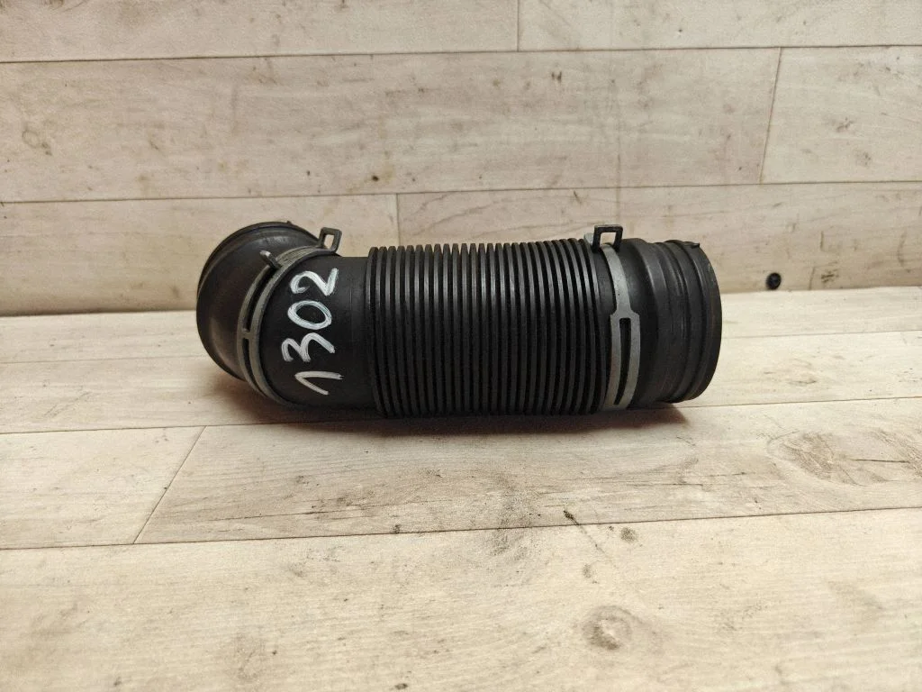 Õhu sisselaske voolik (-ud)/ toru (-d) 1K0129684B