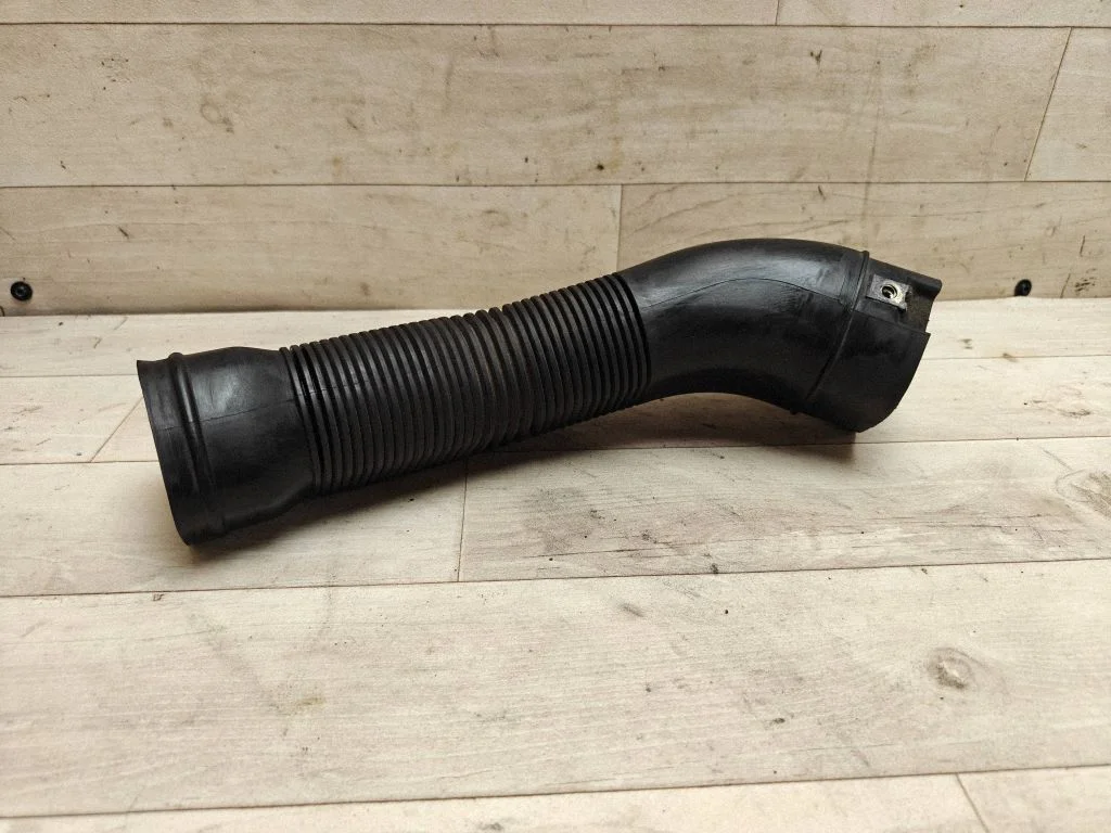 Air intake hose/pipe 6Q0129618G