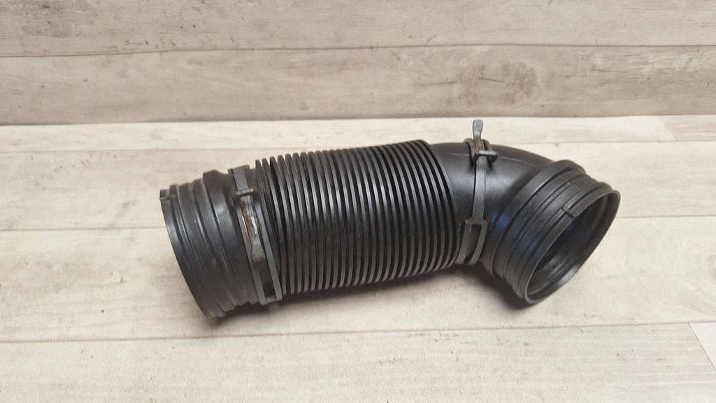 Air intake hose/pipe 1K0129684B