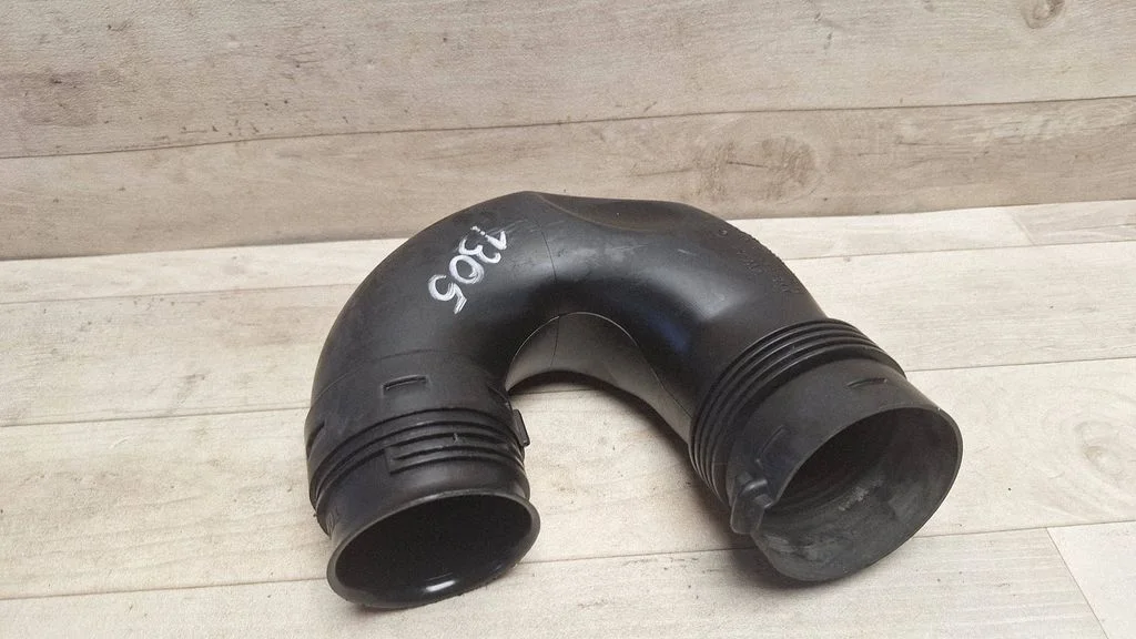 Air intake hose/pipe 1K0129618