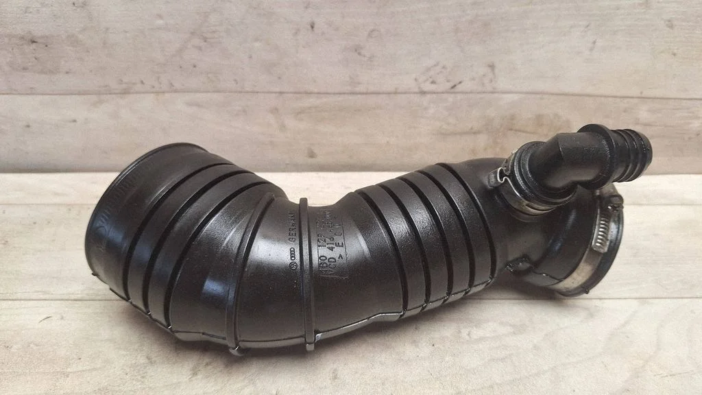 Turbo air intake inlet pipe/hose 4B0129627A