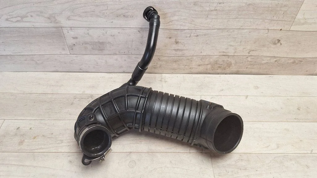 Turbo air intake inlet pipe/hose 8E0129615J