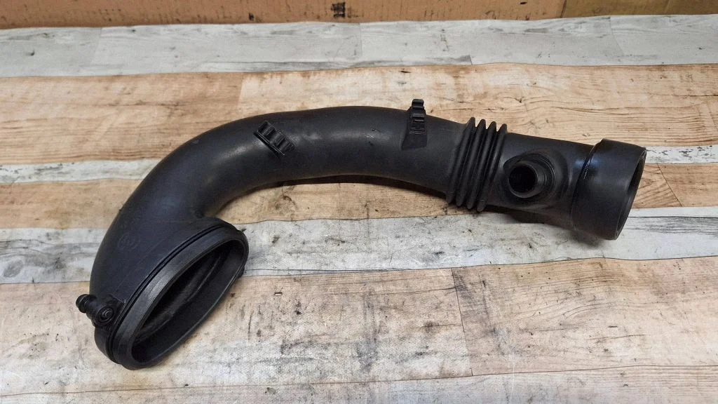 Turbo air intake inlet pipe/hose – BMW 5 Series E60 E61 (2004-2010)