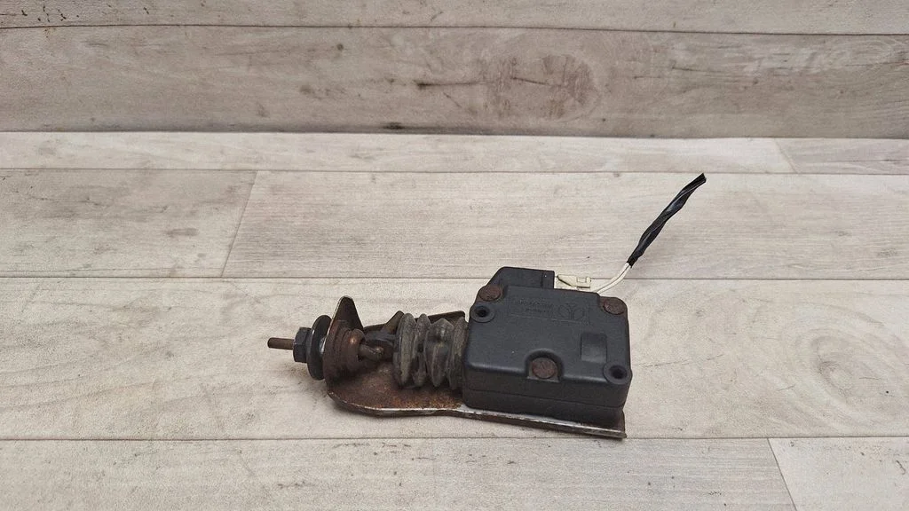 Fuel tank cap lock 9643826880