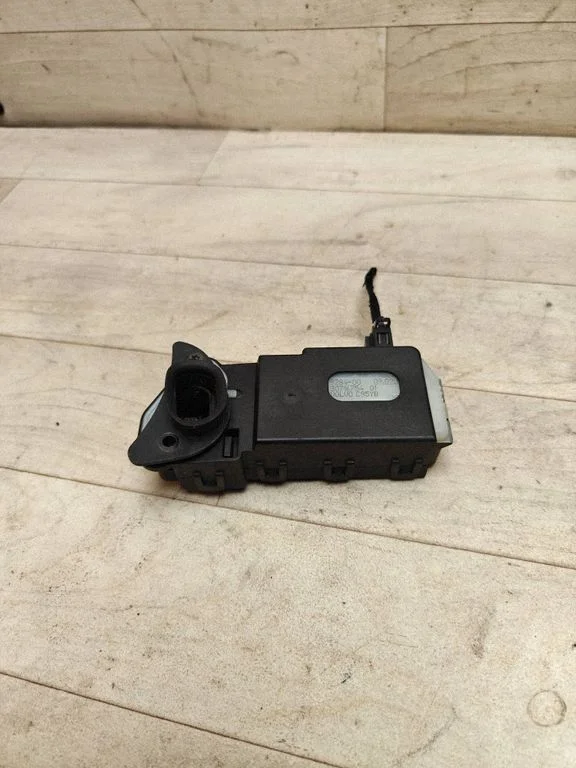 Fuel tank cap lock 30716754