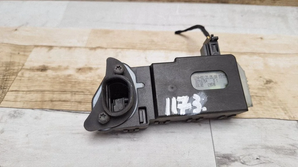 Fuel tank cap lock 30716754