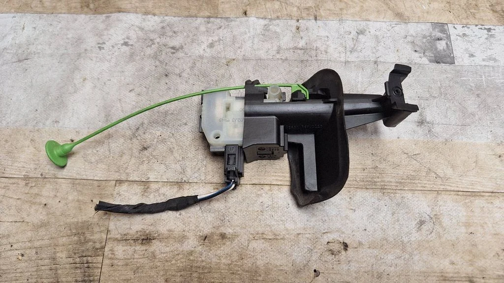 Fuel tank cap lock – Volvo V40 (2012-2019)