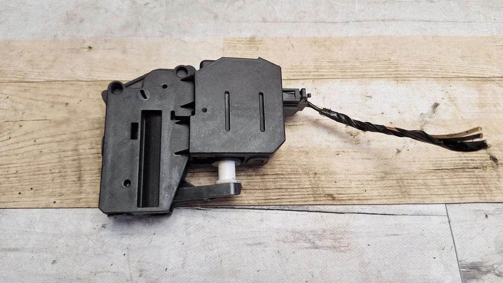 Fuel tank cap lock 30716522 – Volvo C30 (2007-2010)