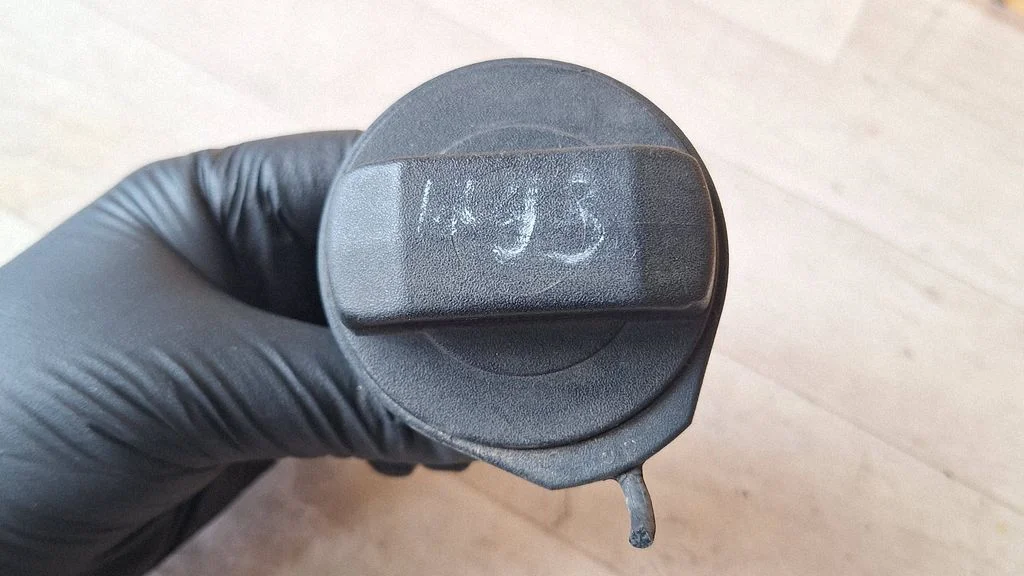 Degvielas tvertnes uzskrūvējamais vāciņš 1J0201553C