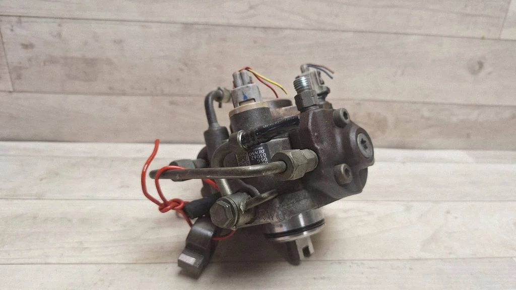 Fuel injection high pressure pump – Toyota Corolla Verso AR10 (2004-2009)