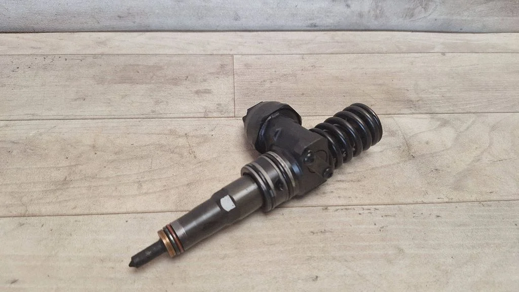 Fuel injector 038130073BP