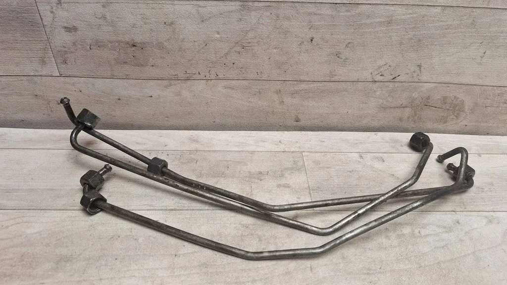 Fuel injector supply line/pipe