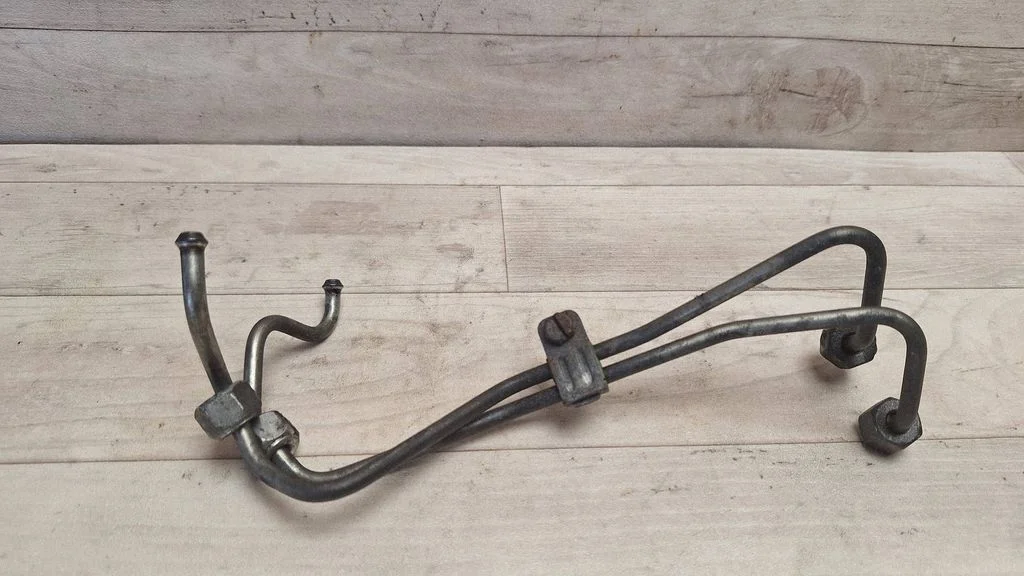 Fuel injector supply line/pipe