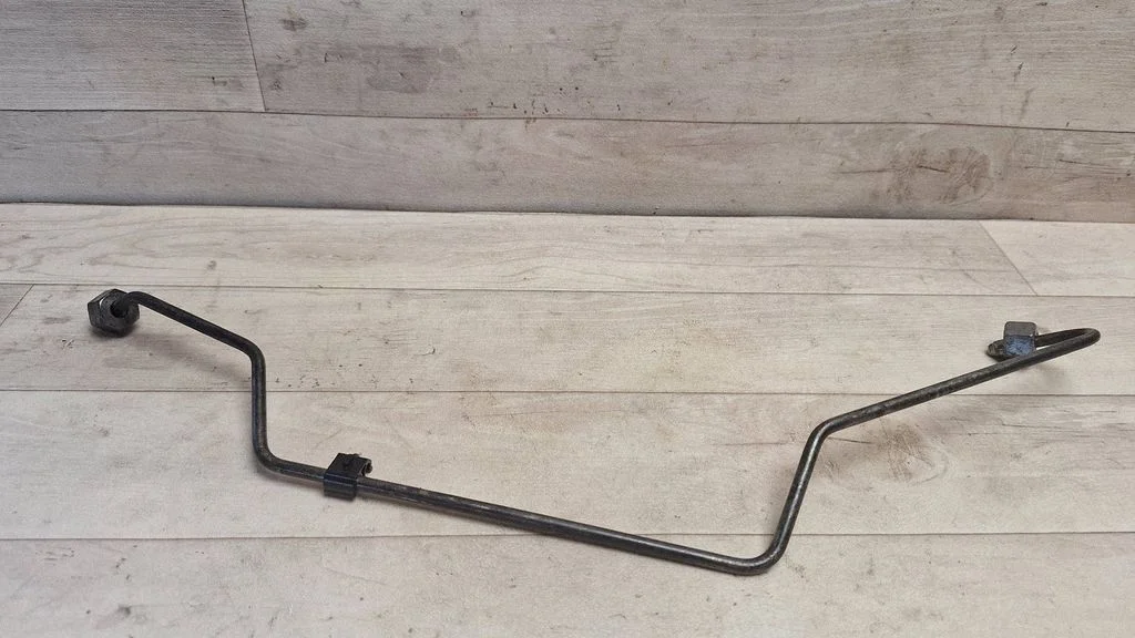 Fuel injector supply line/pipe