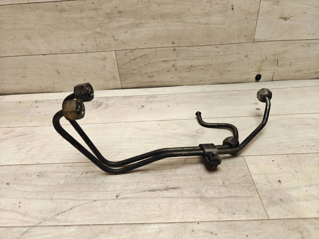 Fuel injector supply line/pipe