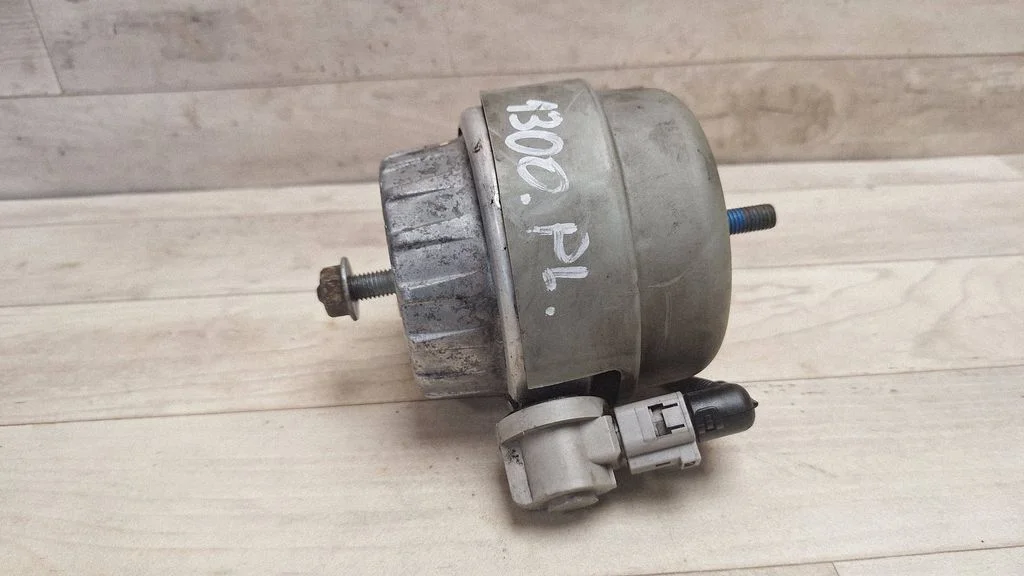 Engine mount bracket 4F0199379BH