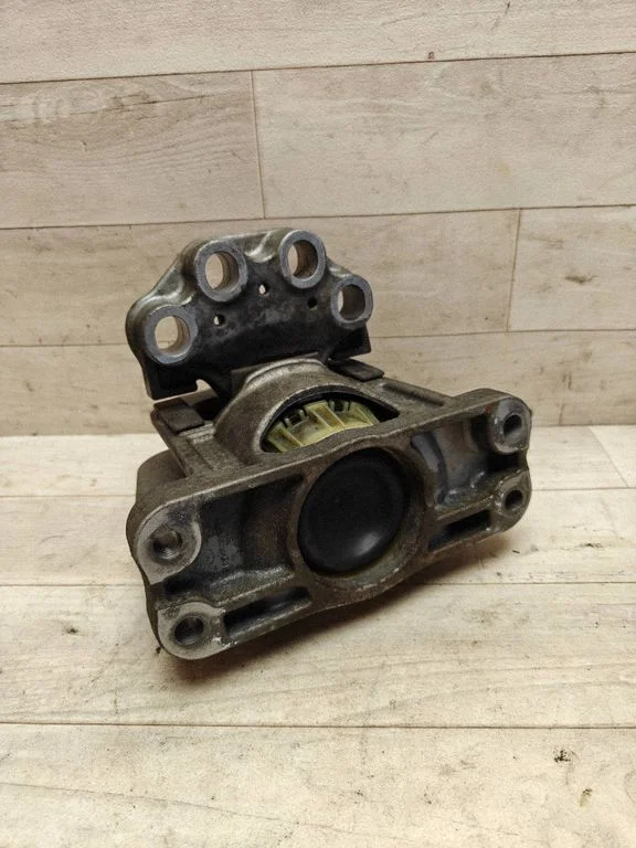 Engine mount bracket GK216F012CC