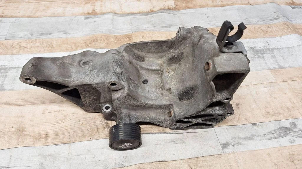 Generator/alternator bracket 7802639