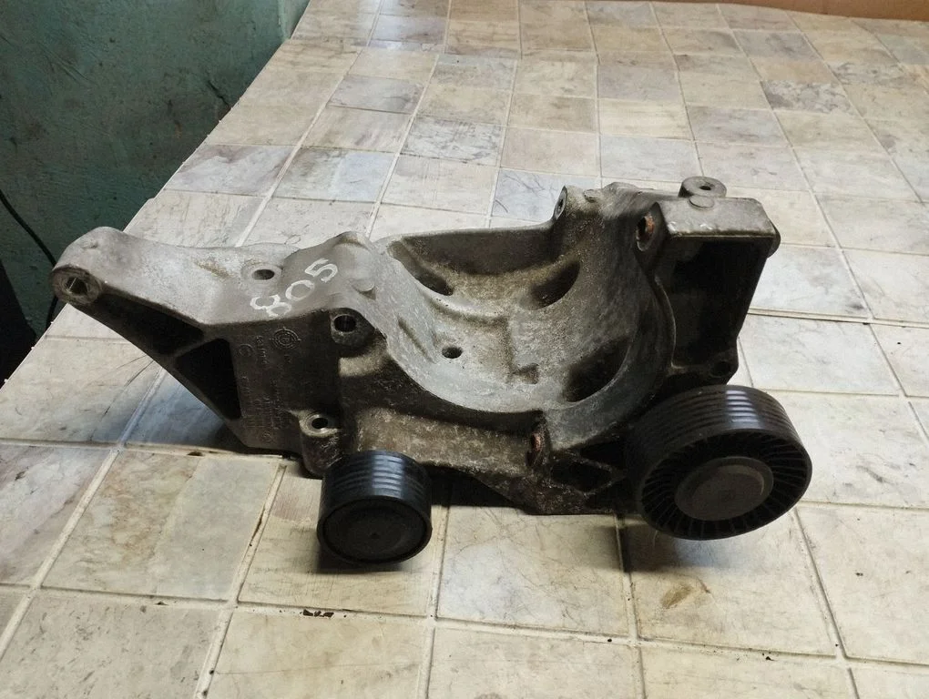 Generator/alternator bracket 1116780263902