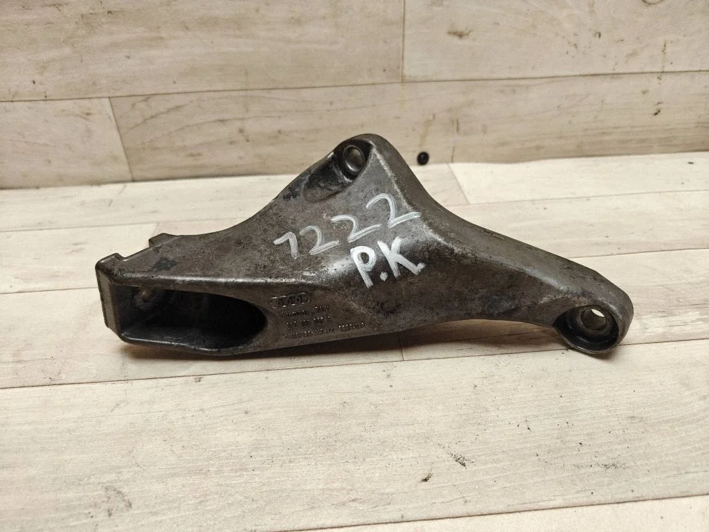 Engine mounting bracket 8E0199307S