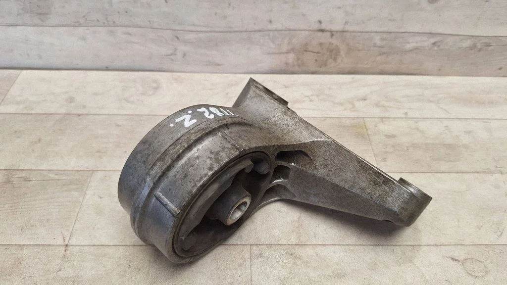Engine mount bracket – Opel Antara (2006-2016)