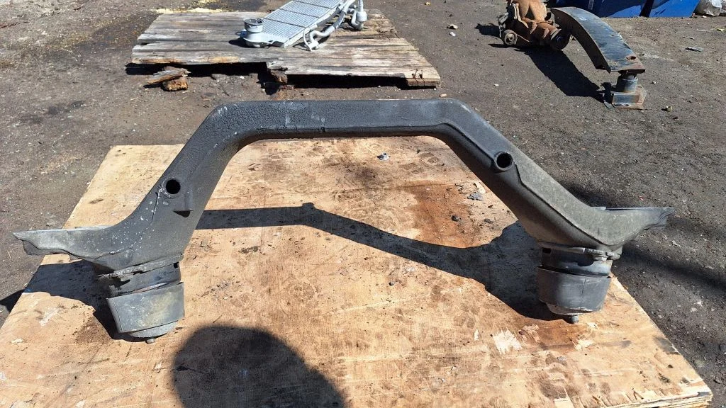 Engine mounting bracket 7L6199131A