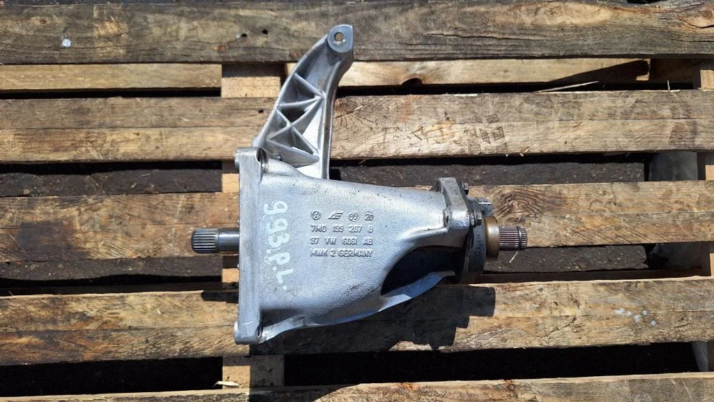 Engine mounting bracket – Seat Alhambra (Mk1) (1996-2010)