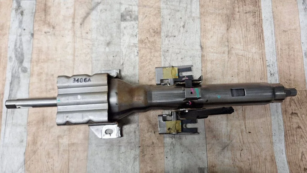 Steering wheel axle 3C529