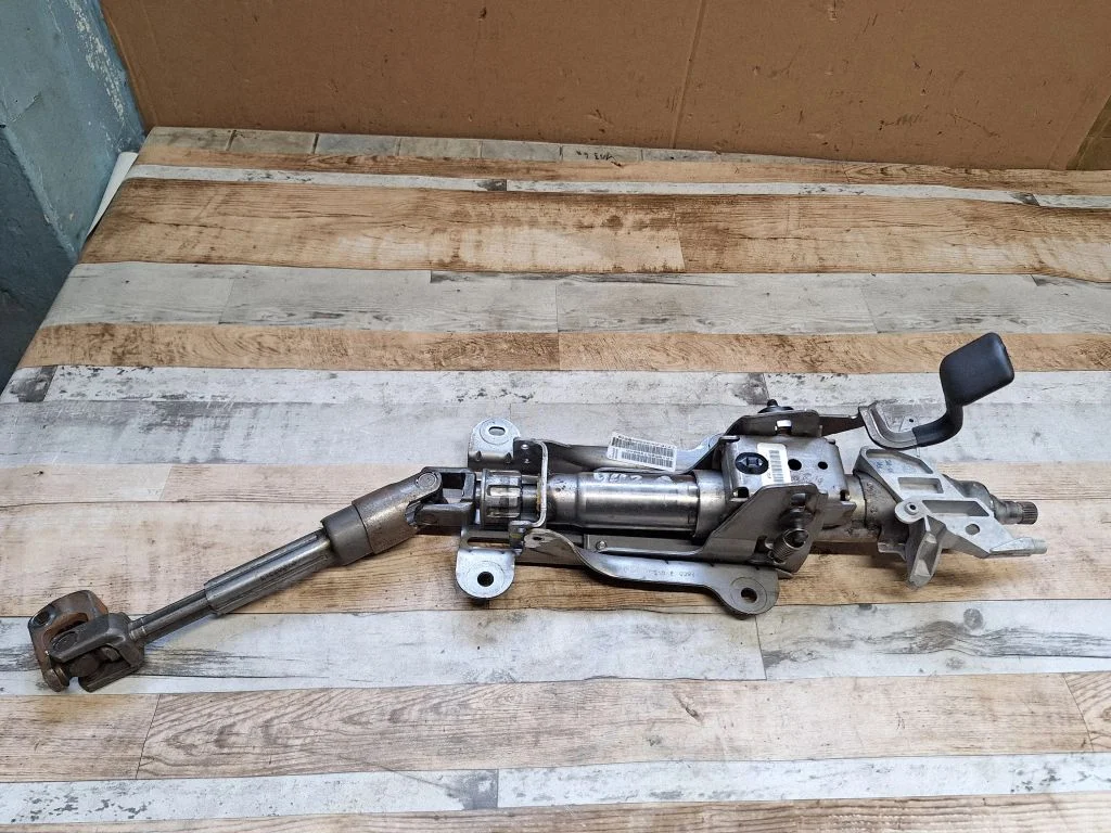 Steering wheel axle 05057166AB