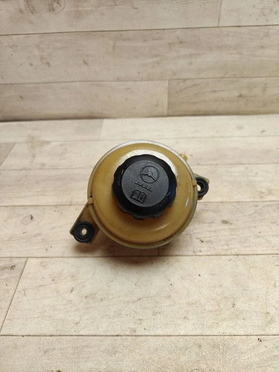 Power steering fluid tank/reservoir