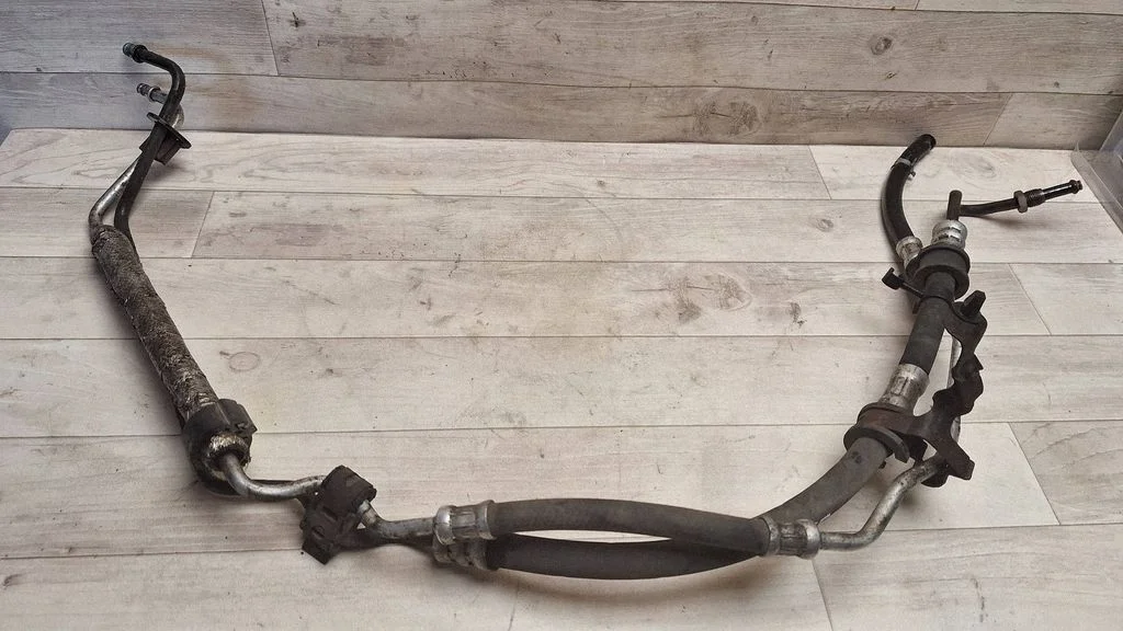 Power steering hose/pipe/line