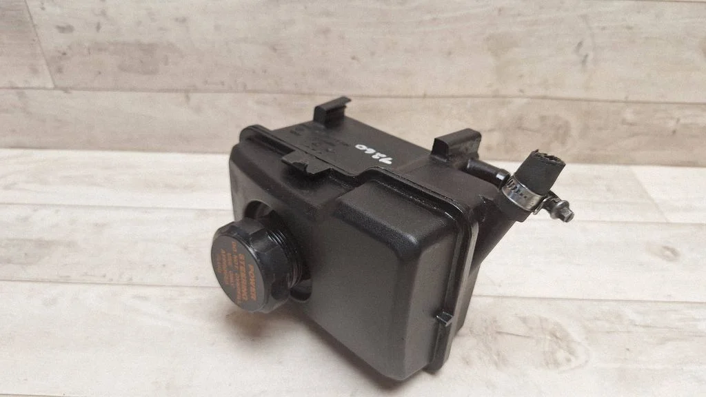 Power steering fluid tank/reservoir – Volvo XC90 (2003-2006)
