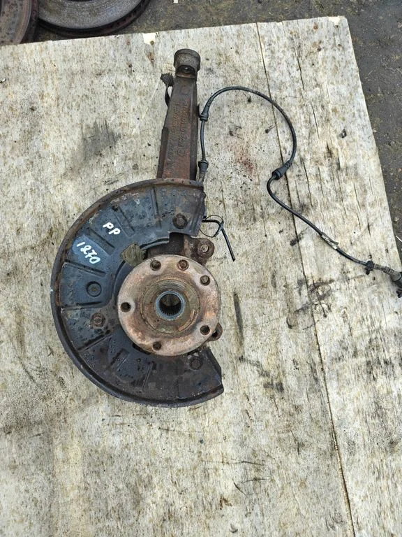 Front wheel hub spindle knuckle – front right